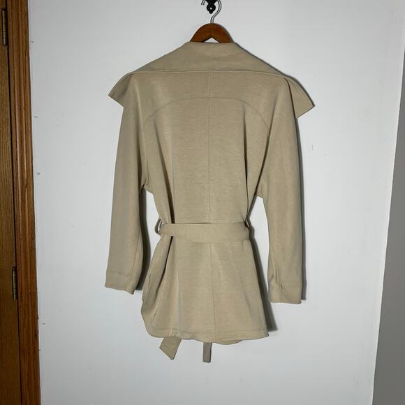 Womens Lululemon Softstreme Belted Wrap
Trench Tan Size M/L EUC! - Picture 4 of 4